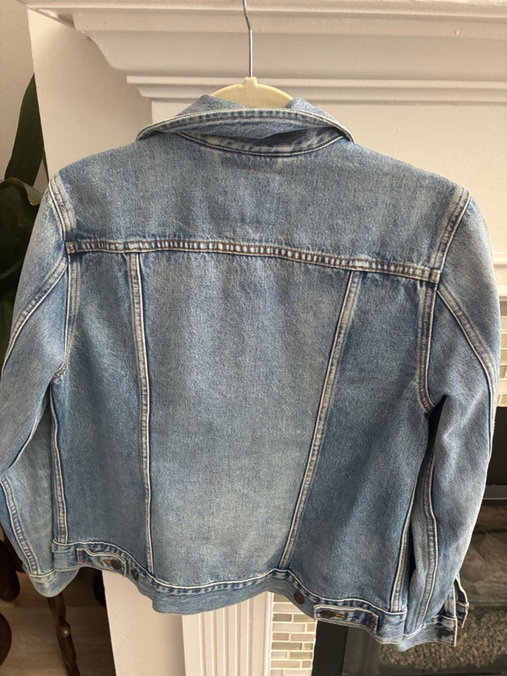 Levi's Light Wash Denim Trucker Jacket - Picture 4 of 4